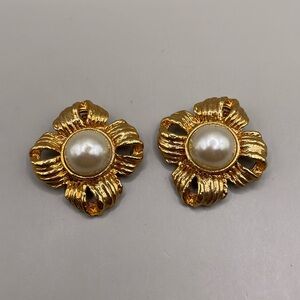 Vintage Gold Tone White Faux Pearl Shoe Clips Clip On